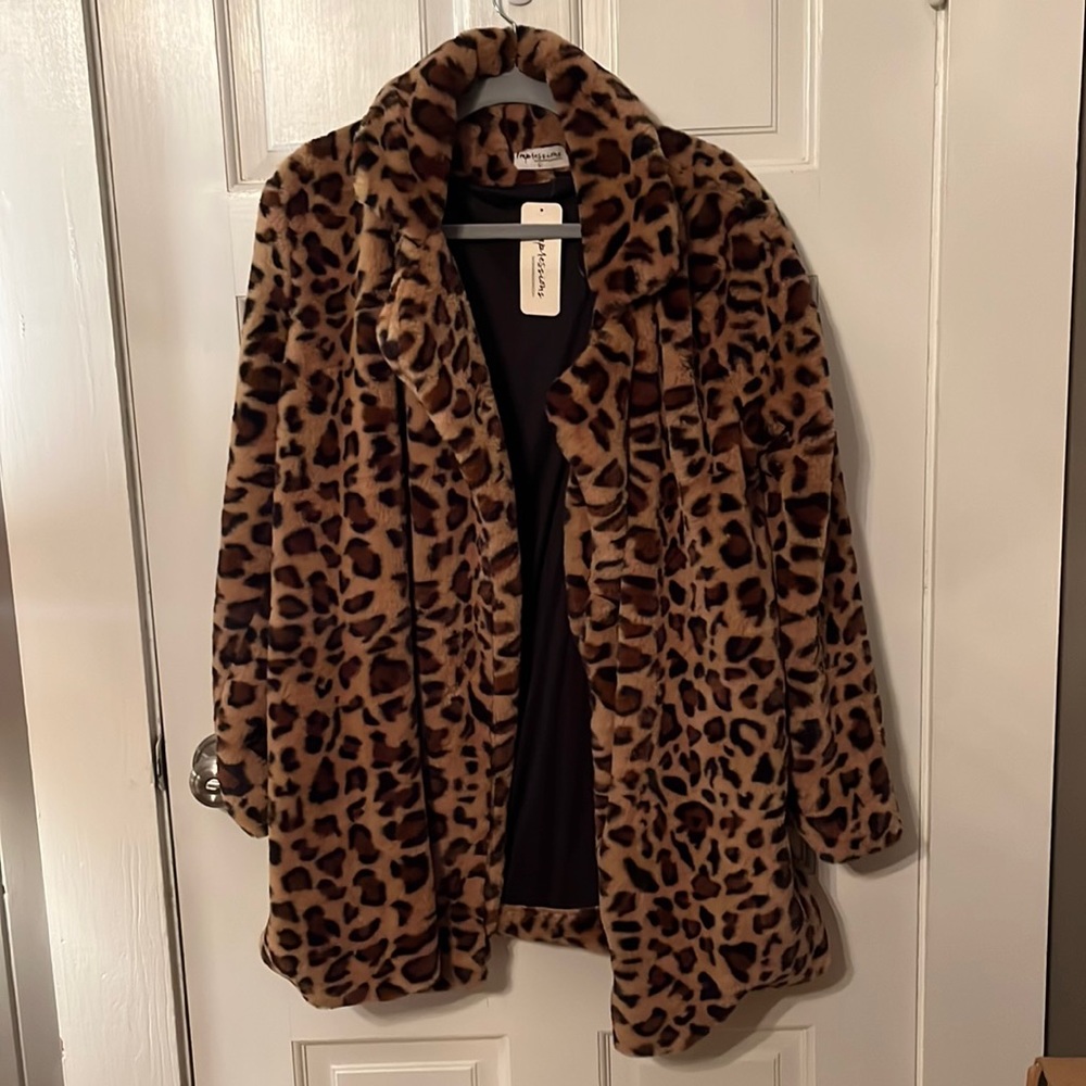 Impressions cheetah print faux fur coat L, NWT